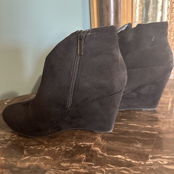 Boots,Platform, comfortable boot. suede like material. Memory foam insoles. - Picture 4 of 5